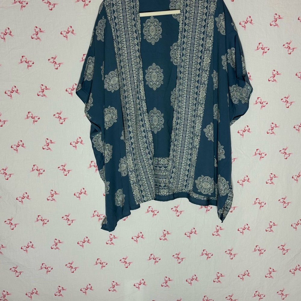 EARTHBOUND Blue and White Patterned Kimono Top